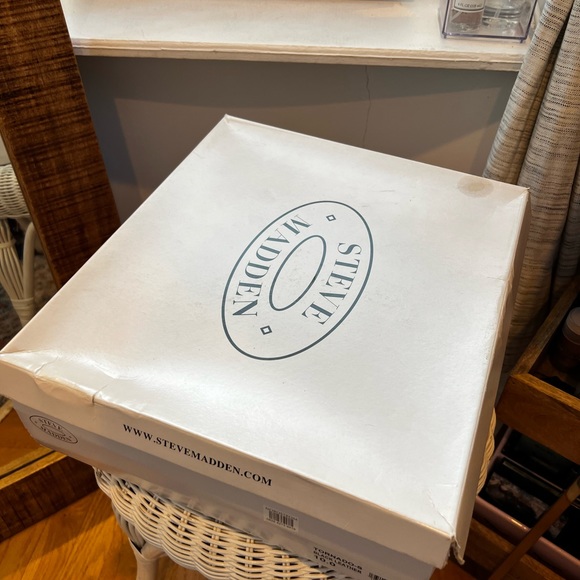 Steve Madden over the knee suede boots with ties - Picture 4 of 7